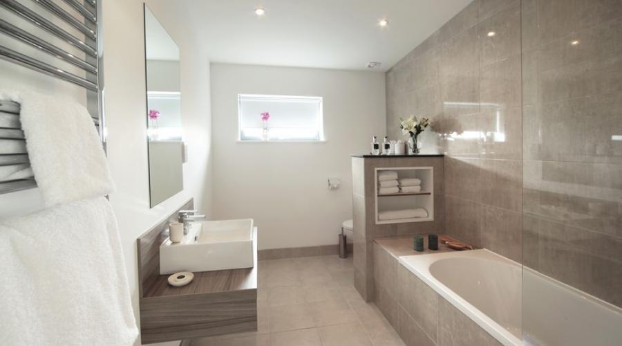 John O'Groats Lodge - Main bathroom