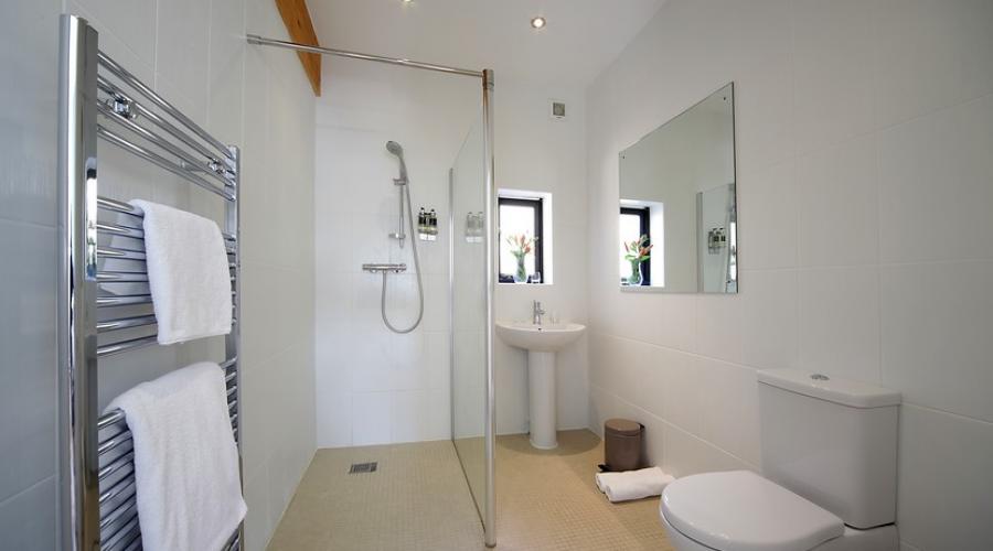 En-suite bathroom in family lodge
